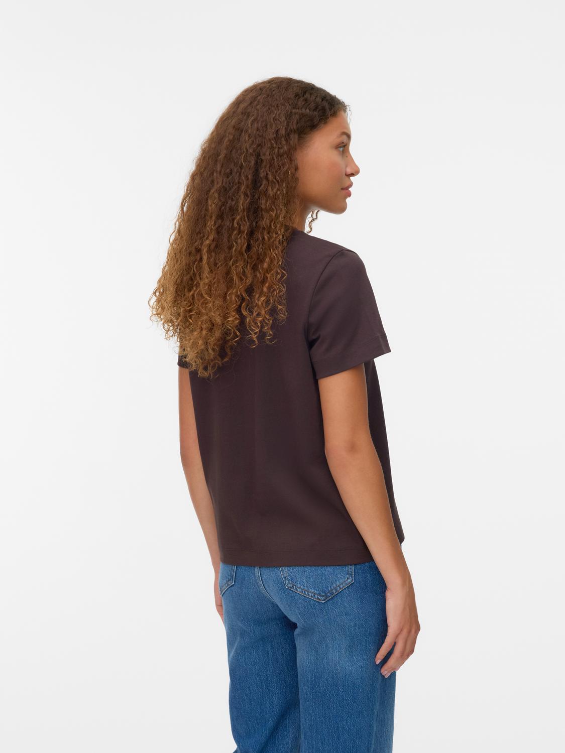model_shot-back